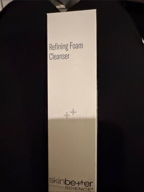 Skinbetter Science Refining Foam Cleanser — White and Cream